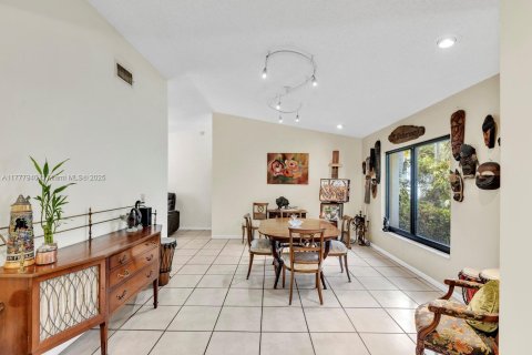 House in Davie, Florida 4 bedrooms, 171.78 sq.m. № 1634000 - photo 25