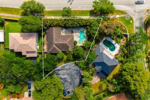 House in Davie, Florida 4 bedrooms, 171.78 sq.m. № 1634000 - photo 6