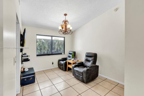 House in Davie, Florida 4 bedrooms, 171.78 sq.m. № 1634000 - photo 26