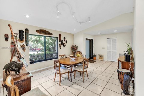 House in Davie, Florida 4 bedrooms, 171.78 sq.m. № 1634000 - photo 24