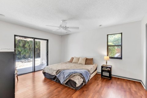 House in Davie, Florida 4 bedrooms, 171.78 sq.m. № 1634000 - photo 27