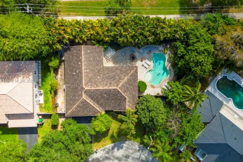 House in Davie, Florida 4 bedrooms, 171.78 sq.m. № 1634000 - photo 13