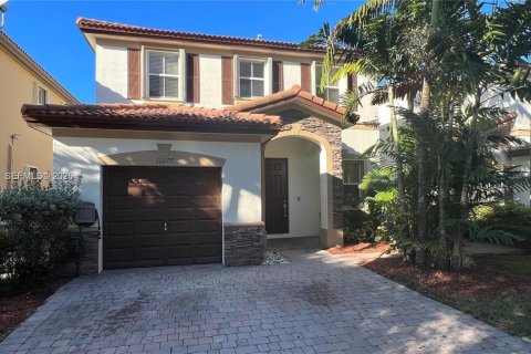 Villa ou maison à vendre à Doral, Floride: 3 chambres, 185.06 m2 № 2183320 - photo 2