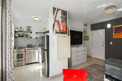 Снять в аренду кондоминиум в Майами-Бич, Флорида 1 спальня, 39.95м2, № 1964295 - фото 2
