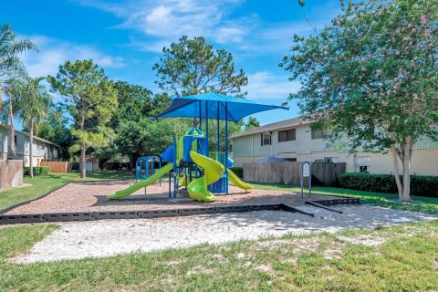 Propiedad comercial en venta en Brandon, Florida, 12 dormitorios, 511.71 m2 № 1904467 - foto 4