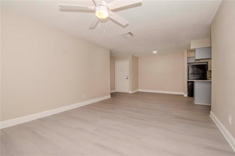 Propiedad comercial en venta en Brandon, Florida, 12 dormitorios, 511.71 m2 № 1904467 - foto 16