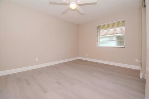 Propiedad comercial en venta en Brandon, Florida, 12 dormitorios, 511.71 m2 № 1904467 - foto 25