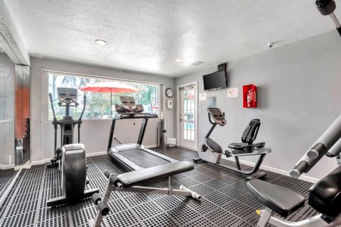 Propiedad comercial en venta en Brandon, Florida, 12 dormitorios, 511.71 m2 № 1904467 - foto 3