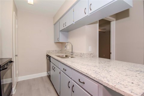 Propiedad comercial en venta en Brandon, Florida, 12 dormitorios, 511.71 m2 № 1904467 - foto 22