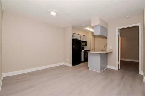 Propiedad comercial en venta en Brandon, Florida, 12 dormitorios, 511.71 m2 № 1904467 - foto 20