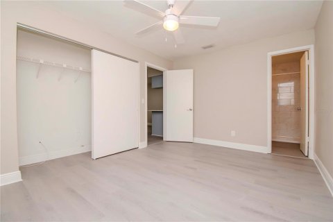 Propiedad comercial en venta en Brandon, Florida, 12 dormitorios, 511.71 m2 № 1904467 - foto 26