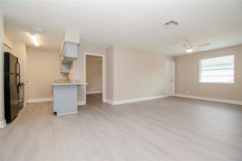Propiedad comercial en venta en Brandon, Florida, 12 dormitorios, 511.71 m2 № 1904467 - foto 13