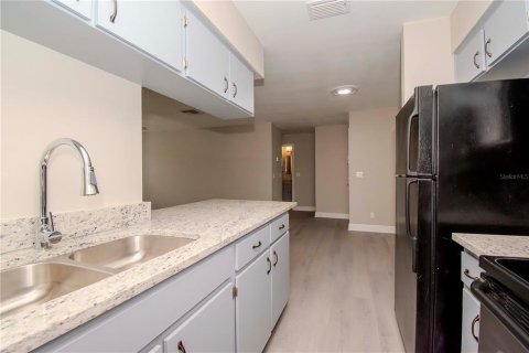 Propiedad comercial en venta en Brandon, Florida, 12 dormitorios, 511.71 m2 № 1904467 - foto 24