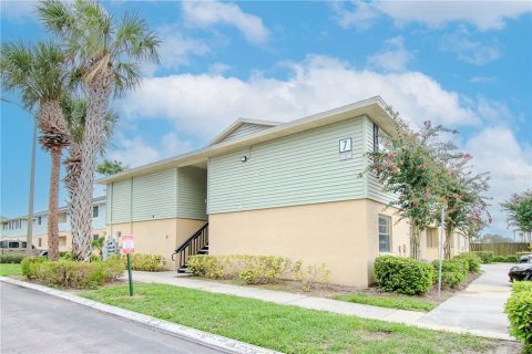 Propiedad comercial en venta en Brandon, Florida, 12 dormitorios, 511.71 m2 № 1904467 - foto 9