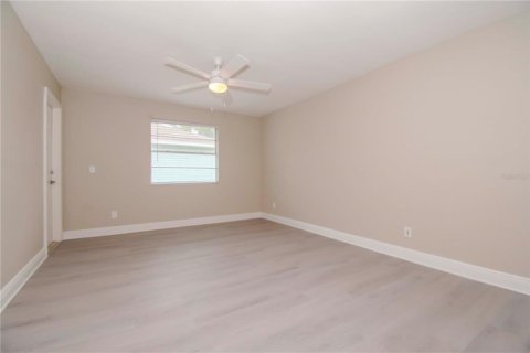 Propiedad comercial en venta en Brandon, Florida, 12 dormitorios, 511.71 m2 № 1904467 - foto 17