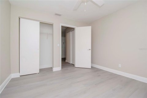 Propiedad comercial en venta en Brandon, Florida, 12 dormitorios, 511.71 m2 № 1904467 - foto 29
