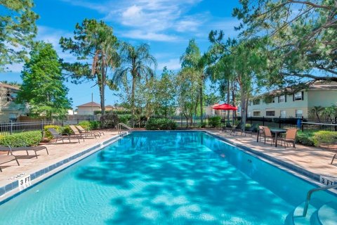 Propiedad comercial en venta en Brandon, Florida, 12 dormitorios, 511.71 m2 № 1904467 - foto 1