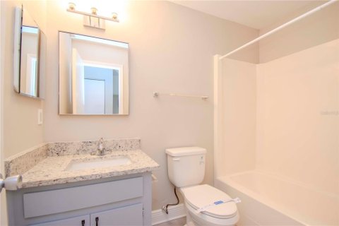 Propiedad comercial en venta en Brandon, Florida, 12 dormitorios, 511.71 m2 № 1904467 - foto 30