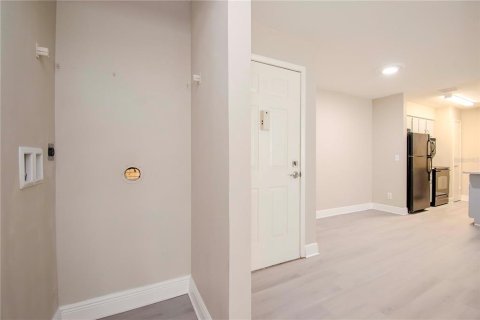 Propiedad comercial en venta en Brandon, Florida, 12 dormitorios, 511.71 m2 № 1904467 - foto 18