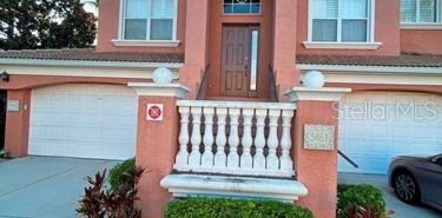 House in Bradenton, Florida 4 bedrooms, 252.6 sq.m. № 2213753