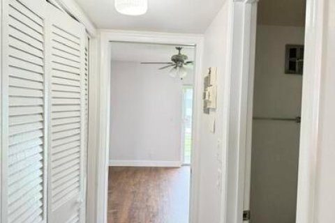 Condo in West Palm Beach, Florida, 1 bedroom  № 2088393 - photo 12