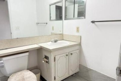 Condo in West Palm Beach, Florida, 1 bedroom  № 2088393 - photo 17
