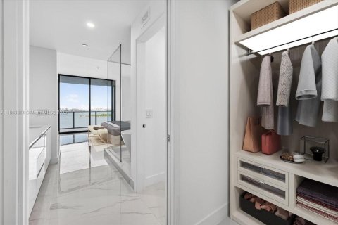 Copropriété à vendre à Miami, Floride: 1 chambre, 98.38 m2 № 2012111 - photo 2