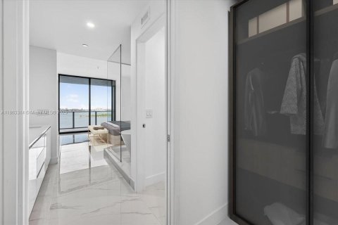 Copropriété à vendre à Miami, Floride: 1 chambre, 98.38 m2 № 2012111 - photo 4