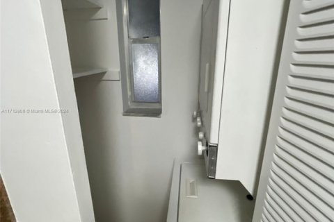 Condo in Tamarac, Florida, 2 bedrooms  № 1465606 - photo 16