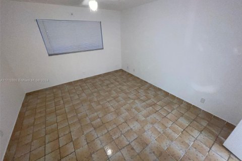 Condo in Tamarac, Florida, 2 bedrooms  № 1465606 - photo 6