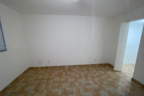 Condo in Tamarac, Florida, 2 bedrooms  № 1465606 - photo 12
