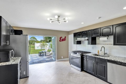 Villa ou maison à vendre à Lake Worth, Floride: 3 chambres, 154.68 m2 № 2398006 - photo 13