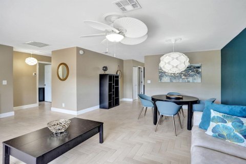 Villa ou maison à vendre à Lake Worth, Floride: 3 chambres, 154.68 m2 № 2398006 - photo 8