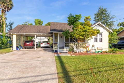 Commercial property in DeLand, Florida 3 bedrooms, 164.99 sq.m. № 2306255