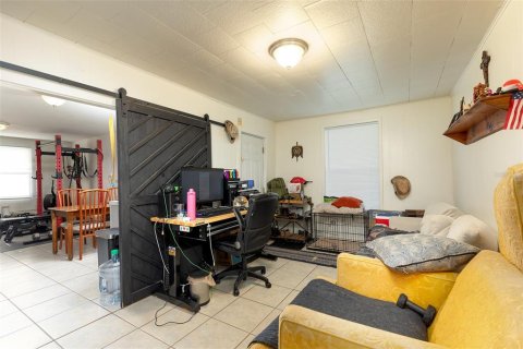 Commercial property in DeLand, Florida 3 bedrooms, 164.99 sq.m. № 2306255 - photo 17