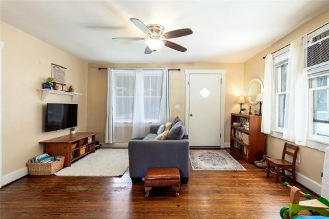 Commercial property in DeLand, Florida 3 bedrooms, 164.99 sq.m. № 2306255 - photo 5