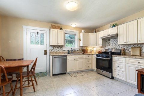 Commercial property in DeLand, Florida 3 bedrooms, 164.99 sq.m. № 2306255 - photo 8
