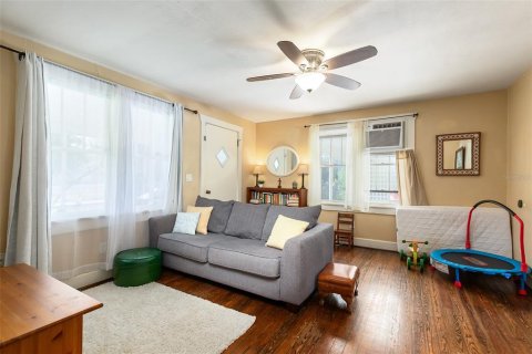 Commercial property in DeLand, Florida 3 bedrooms, 164.99 sq.m. № 2306255 - photo 6