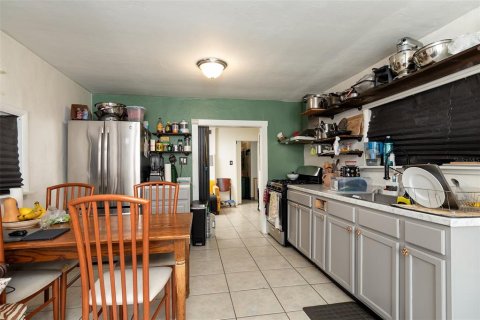 Commercial property in DeLand, Florida 3 bedrooms, 164.99 sq.m. № 2306255 - photo 15
