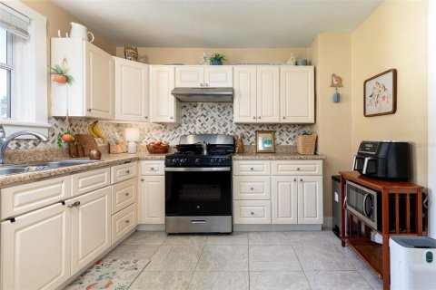 Commercial property in DeLand, Florida 3 bedrooms, 164.99 sq.m. № 2306255 - photo 9