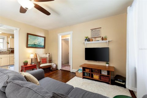 Commercial property in DeLand, Florida 3 bedrooms, 164.99 sq.m. № 2306255 - photo 7