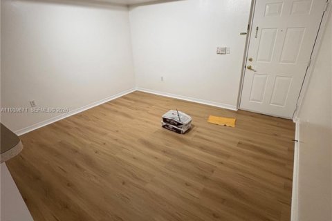 Снять в аренду кондоминиум в Пемброк-Пайнс, Флорида 2 спальни, 98.29м2, № 2001862 - фото 5