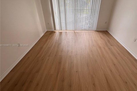 Снять в аренду кондоминиум в Пемброк-Пайнс, Флорида 2 спальни, 98.29м2, № 2001862 - фото 4