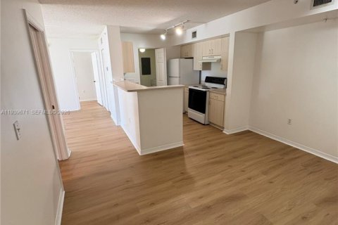 Снять в аренду кондоминиум в Пемброк-Пайнс, Флорида 2 спальни, 98.29м2, № 2001862 - фото 7