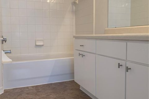 Condominio en alquiler en Tampa, Florida, 2 dormitorios, 127.55 m2 № 1907174 - foto 15