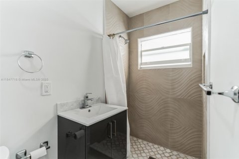 Casa en venta en Miami Springs, Florida, 4 dormitorios, 163.23 m2 № 1848327 - foto 16