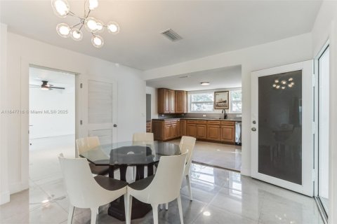 Casa en venta en Miami Springs, Florida, 4 dormitorios, 163.23 m2 № 1848327 - foto 4