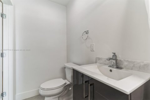 Casa en venta en Miami Springs, Florida, 4 dormitorios, 163.23 m2 № 1848327 - foto 15