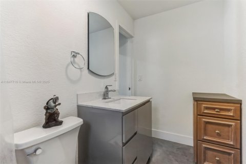 Casa en venta en Miami Springs, Florida, 4 dormitorios, 163.23 m2 № 1848327 - foto 19
