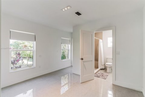 Casa en venta en Miami Springs, Florida, 4 dormitorios, 163.23 m2 № 1848327 - foto 8